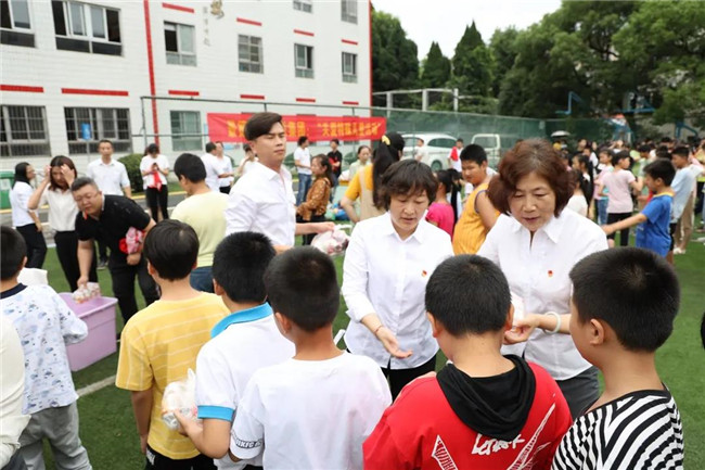 情系端午關愛特殊兒童——城投集團慰問市特殊教育學校