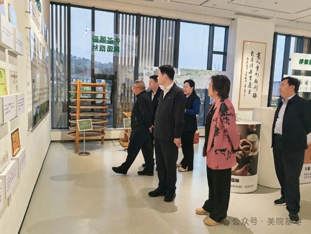 河南信陽(yáng)市委宣傳部赴景德鎮(zhèn)非遺館開展文化交流學(xué)習(xí)考察